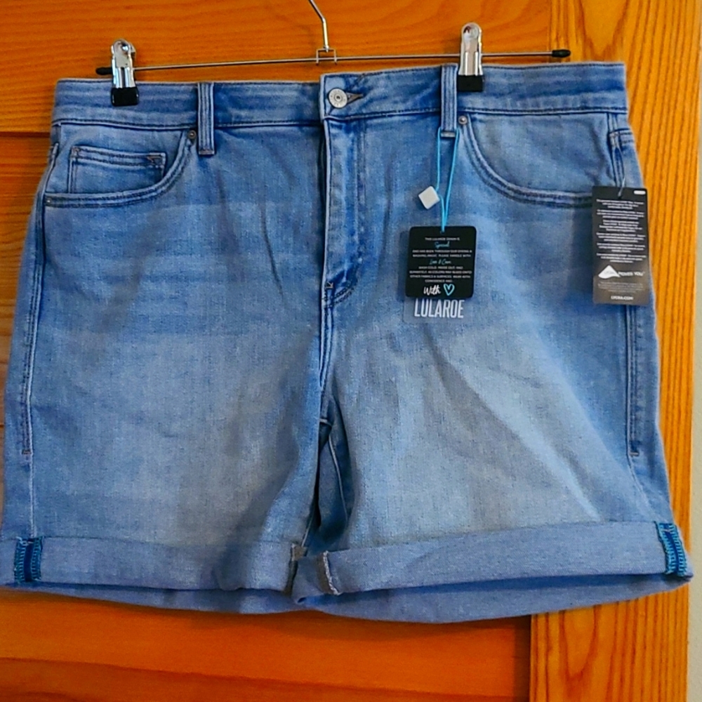 NWT Light Wash LuLaRoe Boyfriend Denim Shorts size 32
